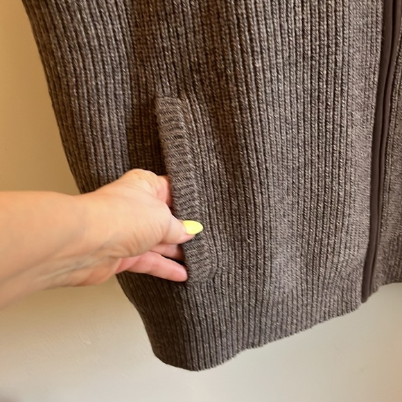 Vintage L.L. Bean Merino Wool Sweater Vest Front Zip Waterfowl Pockets Brown XXL - Picture 3 of 11